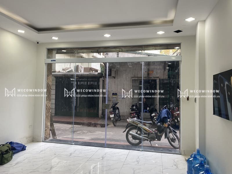 Cửa kính lùa lắp đặt cho nhà ở.