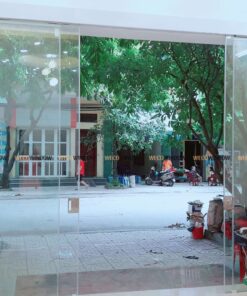 Cửa kính lùa lắp cho salon.