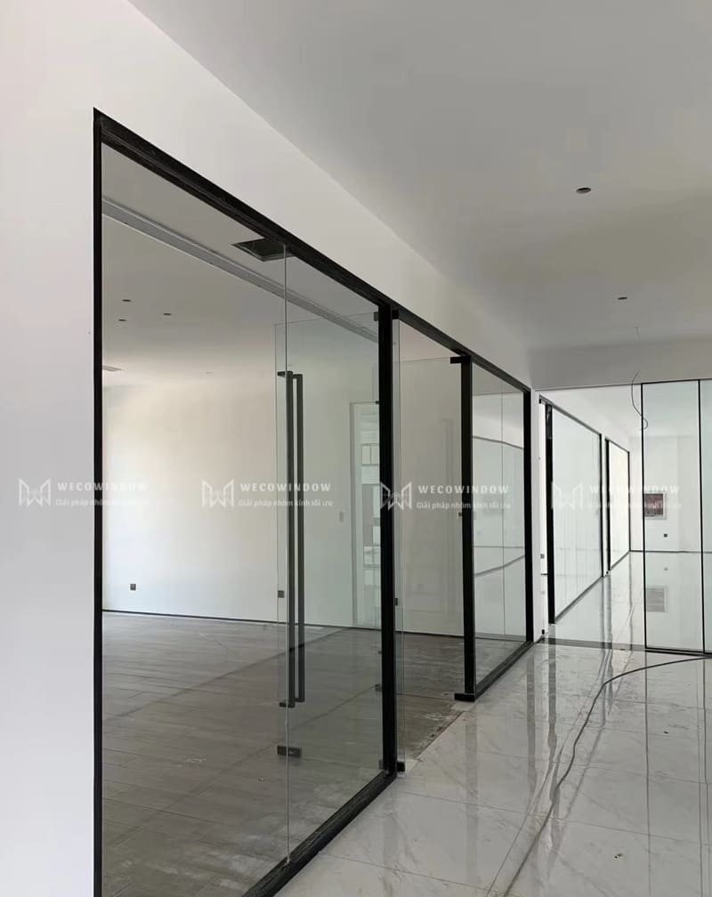Lắp đặt cửa kính văn phòng ở Thủ Đức.