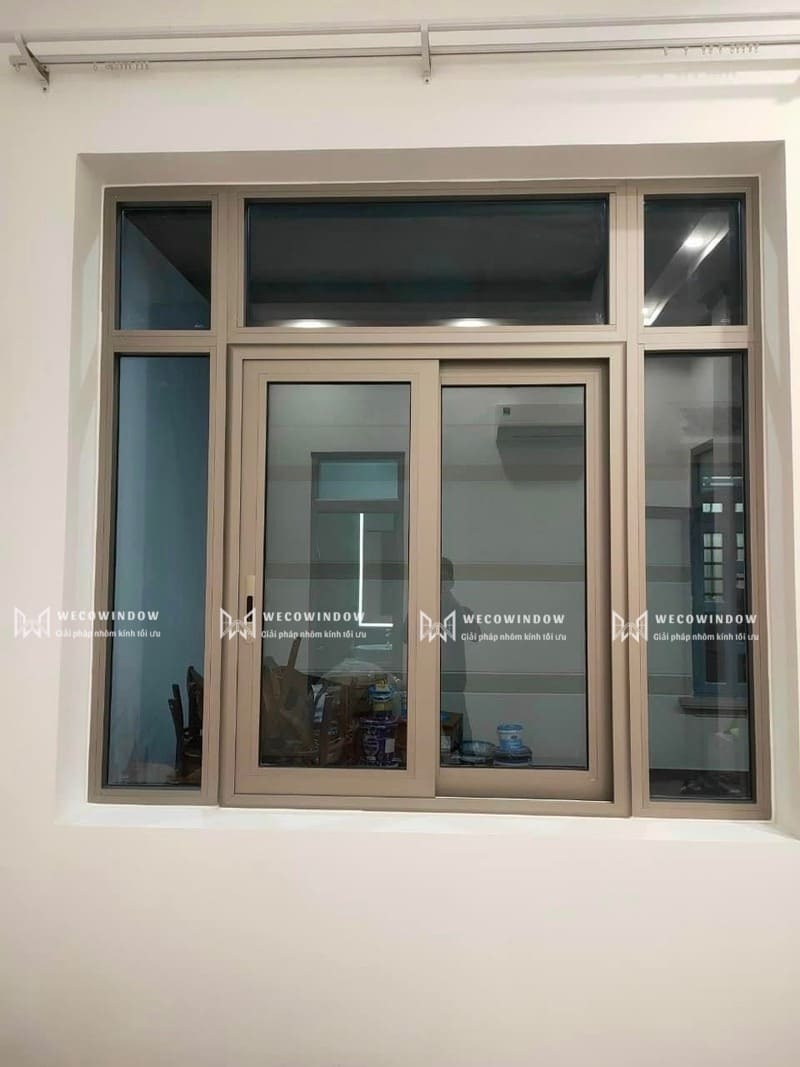 Cửa sổ mở trượt lùa. 