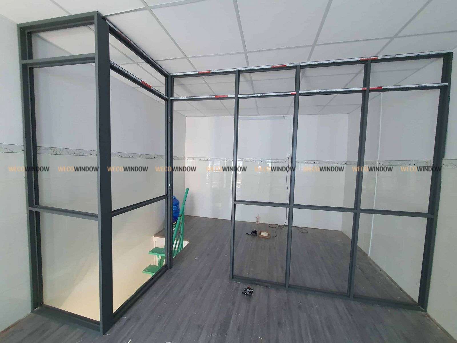 VÁCH NGĂN NHÔM KÍNH 74 Vách ngăn văn phòng nhỏ.