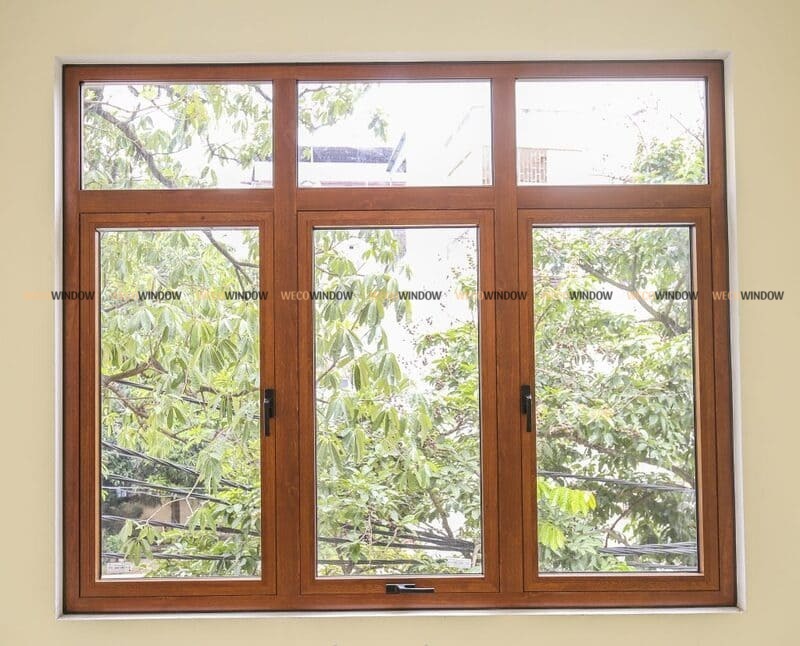Mẫu cửa nhôm kính đẹp 2026 – 99+ Mẫu hiện đại, sang trọng 107 Mẫu cửa sổ nhôm kính giả gỗ 3 cánh.