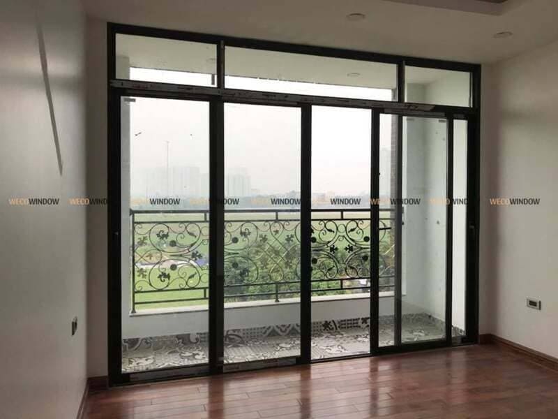 Mẫu cửa nhôm kính đẹp 2026 – 99+ Mẫu hiện đại, sang trọng 78 Cửa kính lùa ban công là thông dụng nhất, giúp tối ưu không gian hiệu quả.