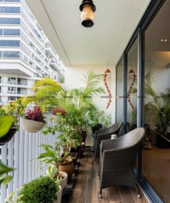 Cửa kính ban công chung cư hiện đại.