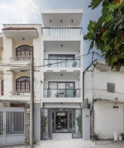 Mẫu cửa nhôm kính đồng bộ cho nhà phố.