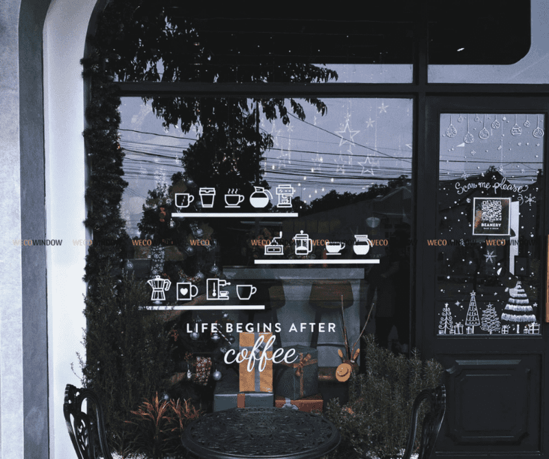 CỬA KÍNH QUÁN CAFE 48 Bạn có thể trang trí lên cửa kính quán cà phê theo ý thích.