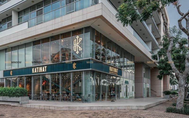 CỬA KÍNH QUÁN CAFE 75 Vách và cửa kính được ứng dụng rất nhiều hiện nay.