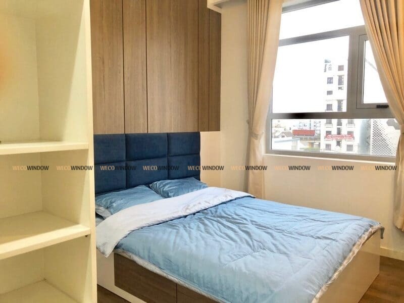 15+ mẫu cửa nhôm kính phòng ngủ đẹp, ấn tượng nhất 2026 49 Kiểu cửa nhôm phòng ngủ được ưa chuộng tại các chung cư.