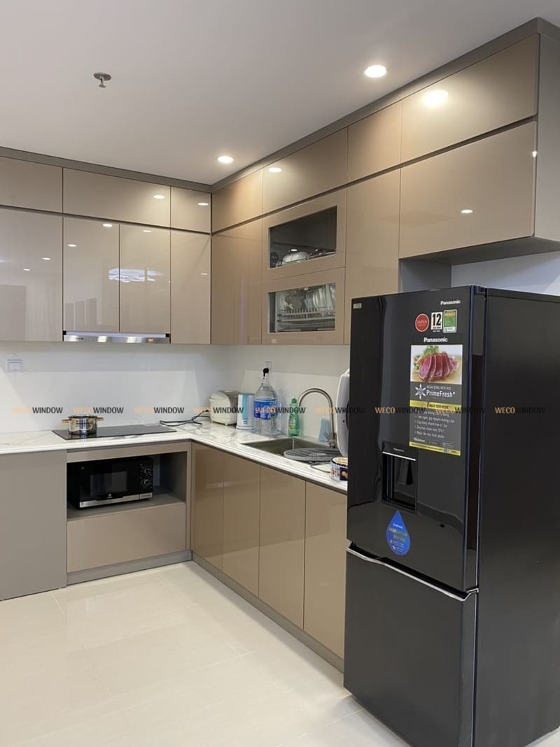 Tủ bếp nhôm kính rất được ưa chuộng hiện nay. 