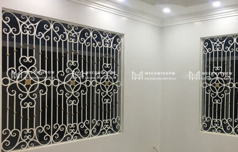 Các loại khung bảo vệ cửa sổ nhôm kính chống trộm tốt 2026 19 Khi cửa ở một số vị trí đặc biệt, thiếu an toàn thì việc lắp thêm khung bảo vệ là cực kỳ cần thiết.