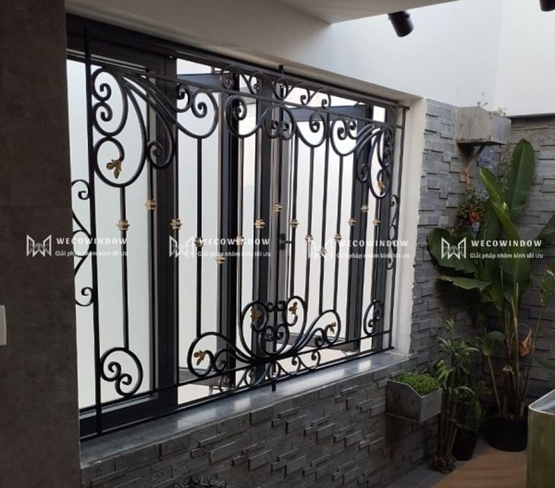 Các loại khung bảo vệ cửa sổ nhôm kính chống trộm tốt 2026 22 Khung bảo vệ cửa sổ nhôm uốn hoa văn nghệ thuật.
