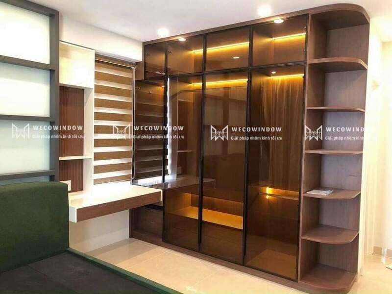 Tủ quần áo nhôm kính: sự lựa chọn hoàn hảo thay thế tủ quần áo nhựa truyền thống 44 Tủ đựng quần áo bằng nhôm màu trà được nhiều khách hàng lựa chọn.