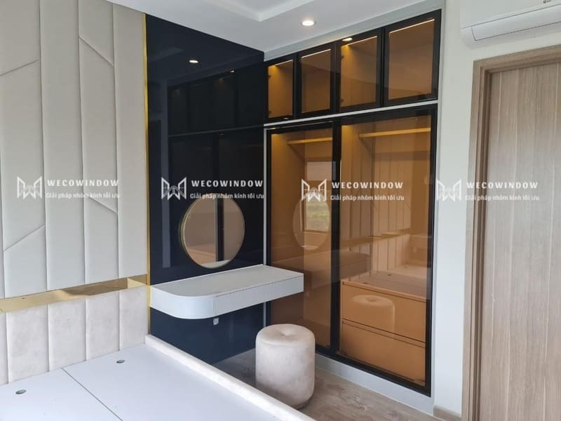 Tủ quần áo nhôm kính: sự lựa chọn hoàn hảo thay thế tủ quần áo nhựa truyền thống 34 Tủ quần áo nhôm kính âm tường tiết kiệm diện tích.