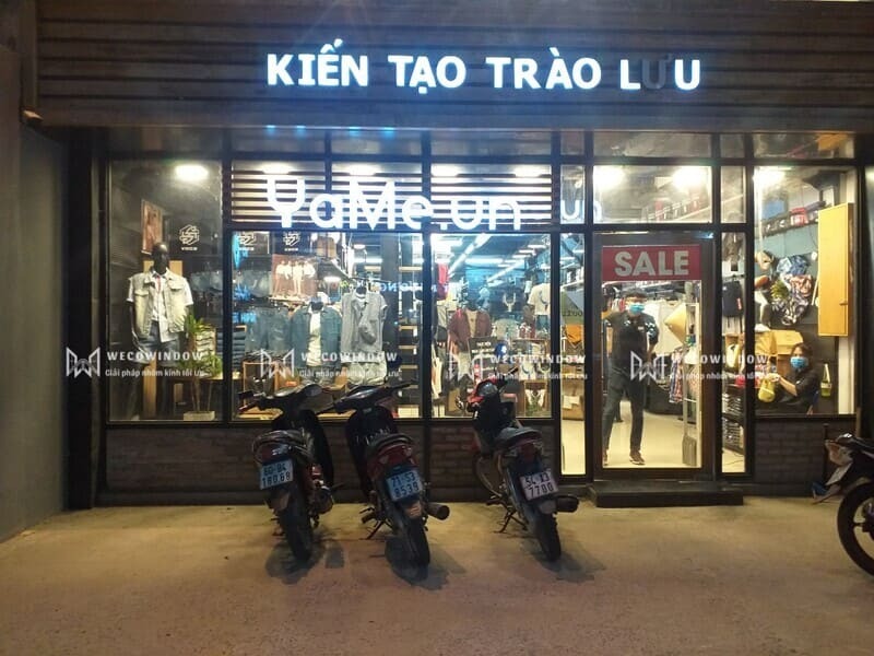 CỬA KÍNH CỬA HÀNG 47 Cửa kính shop thời trang đẹp.