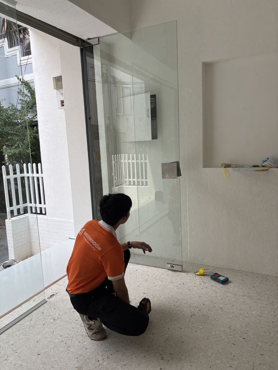 cua kinh ban le san chi tien quan 3 4