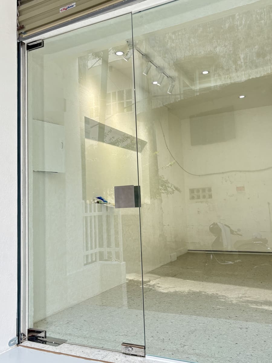 CỬA KÍNH BẢN LỀ SÀN - CHỊ TIÊN, QUẬN 3, TPHCM 12 cua kinh ban le san chi tien quan 3 9