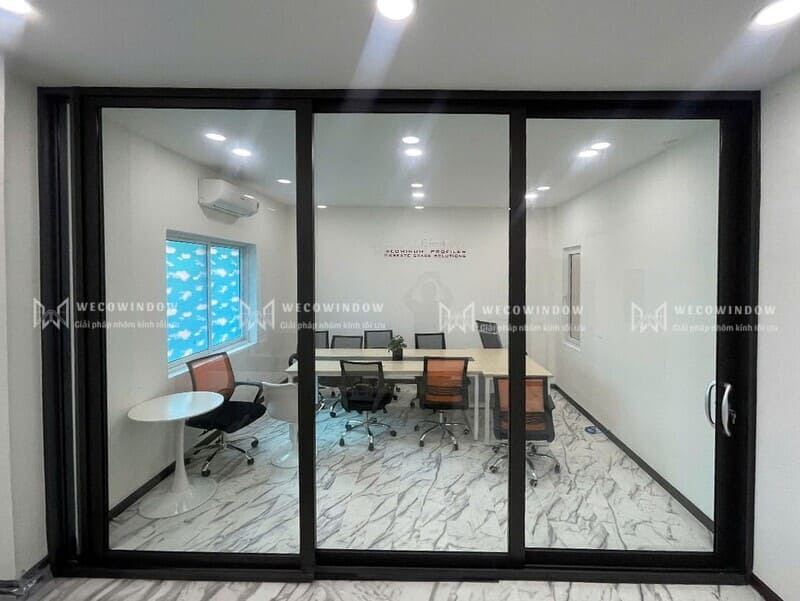 CỬA LÙA NHÔM XINGFA HỆ 93 47 Cửa nhôm Xingfa hệ 93 cần có độ dày tiêu chuẩn để đảm bảo chất lượng.