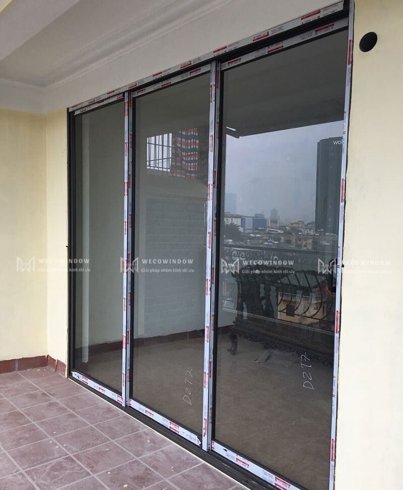 CỬA LÙA NHÔM XINGFA HỆ 93 38 Cửa đi lùa hệ 93 3 cánh.