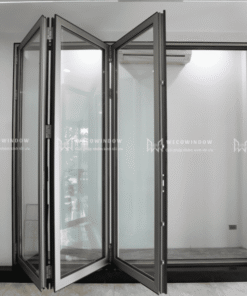 Cửa nhôm xếp trượt Maxpro gây ấn tượng với màu sắc đặc biệt sang trọng.