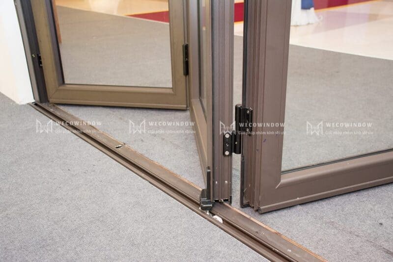 Cửa nhôm kính trượt gấp hệ Topal. 
