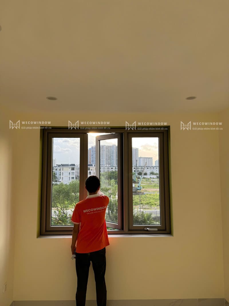 Cửa sổ mở quay kết hợp mở hất.