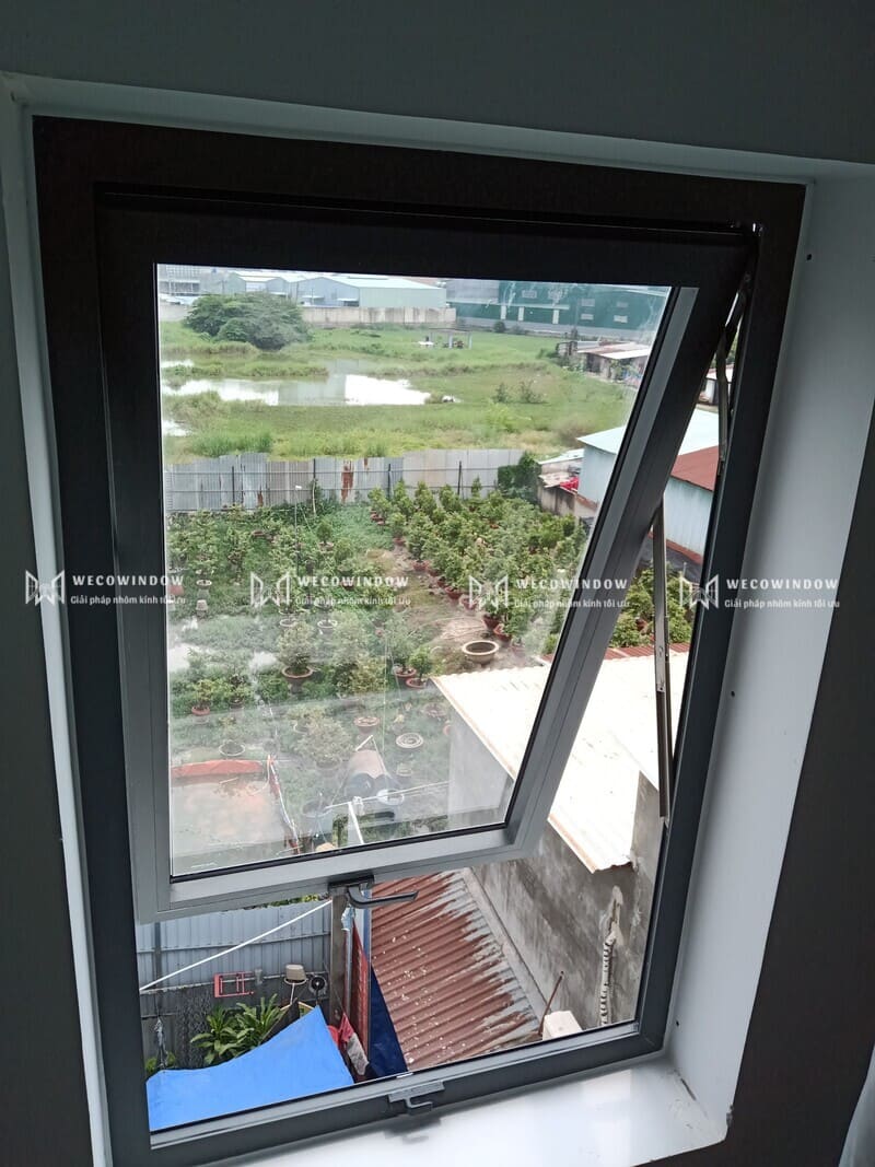 Cửa sổ nhôm kính mở hất. 