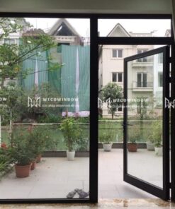 Cửa nhôm kính mở quay kích thước lớn.