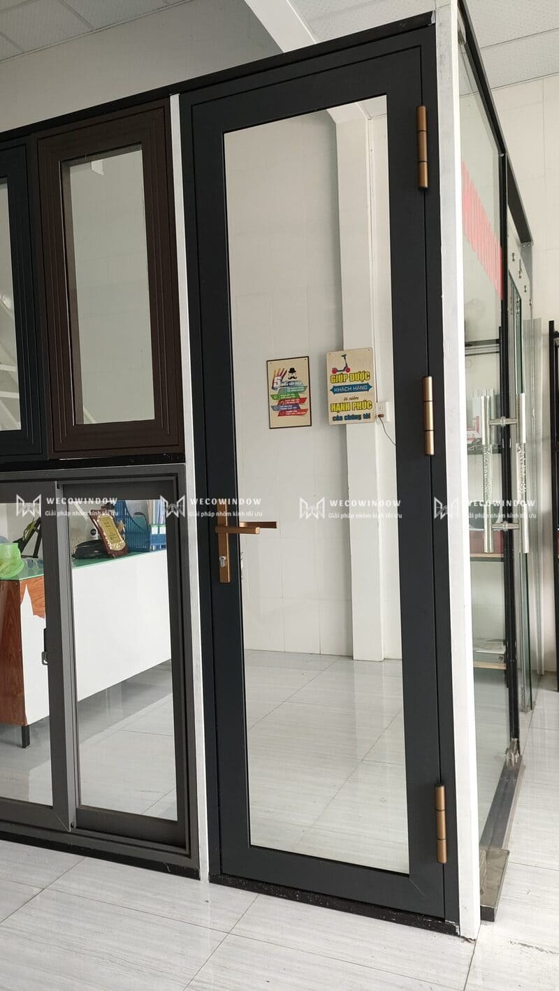 Cửa nhôm PMI. 