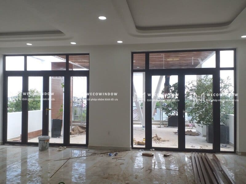 Hệ thống cửa sử dụng nhôm PMI. 
