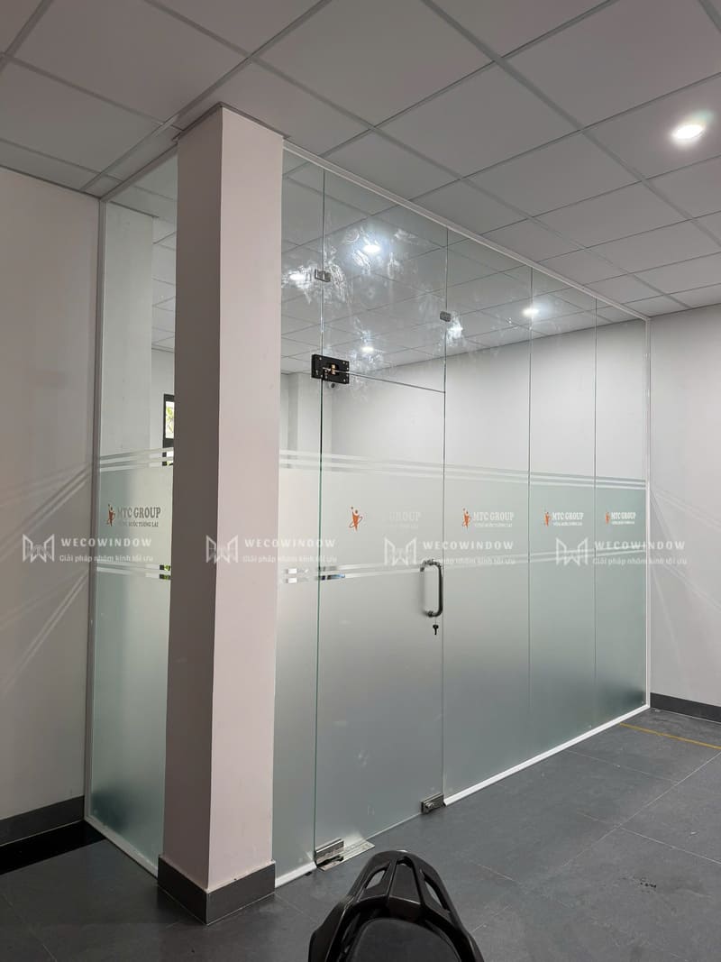CỬA KÍNH VĂN PHÒNG WECOWINDOW