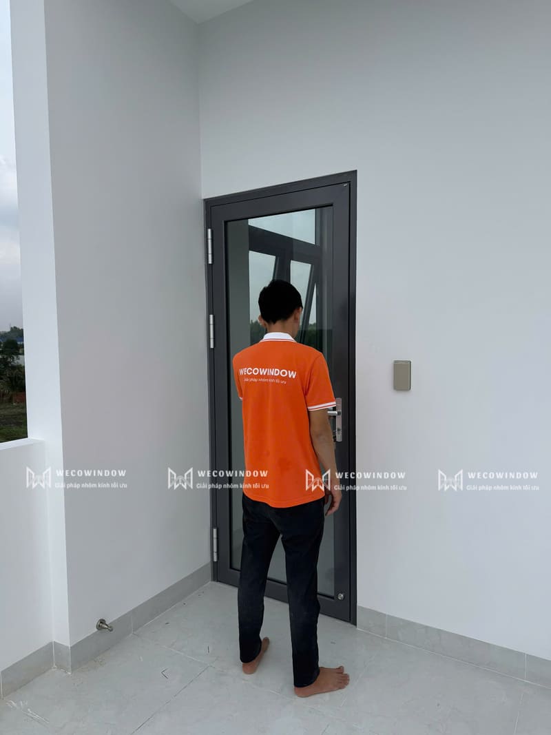 CỬA NHÔM XINGFA VIỆT NAM 55 Mẫu cửa ra vào nhôm kính 1 cánh.