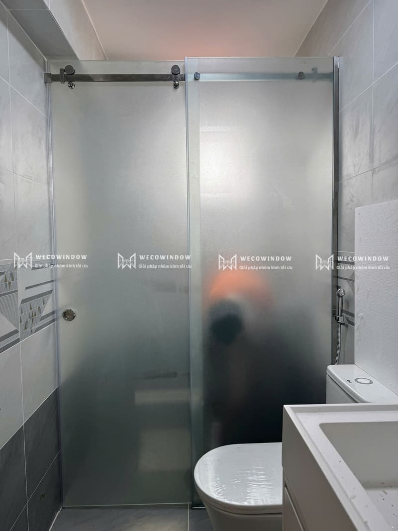 PHÒNG TẮM KÍNH HỆ 10x30 KÍNH PHUN MỜ - CHỊ NGÂN, QUẬN 12, TP.HCM 5 PHONG TAM KINH MO 2