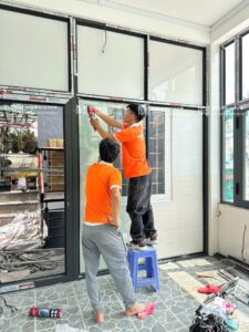 Cửa nhôm kính cách âm cho phòng làm nhạc sử dụng kính hộp 3 lớp khung nhôm Xingfa nhập khẩu hệ 55.