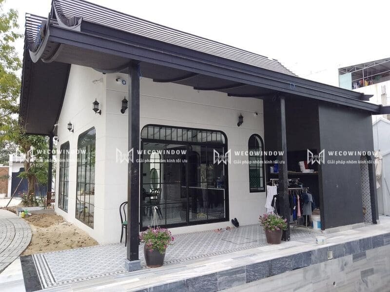 Cửa nhôm uốn vòm thiên về tính thẩm mỹ cao. 